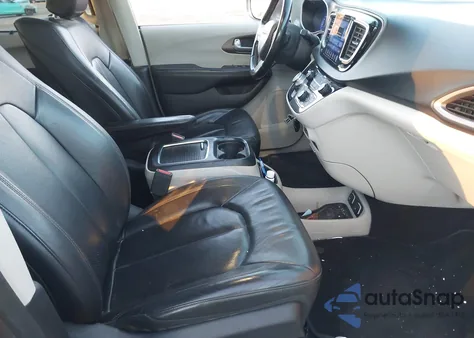 2017 Chrysler Pacifica Touring-L Plus z USA, uszkodzony, nr VIN 2C4RC1EG0HR537088